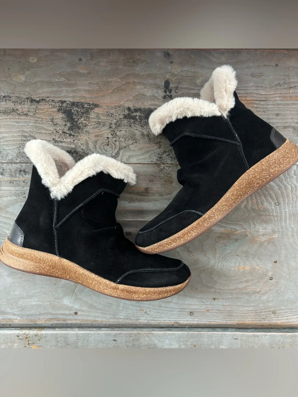 NWOT Taos black suede faux fur boots | size 9